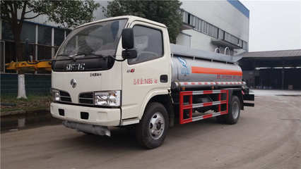 福田時(shí)代加油車(chē) 安全高效，助力能源運(yùn)輸